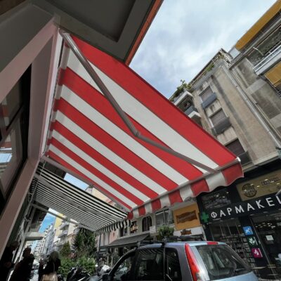 Τέντα με βραχίονες σε κατάστημα Τέντα με βραχίονες σε κατάστημα