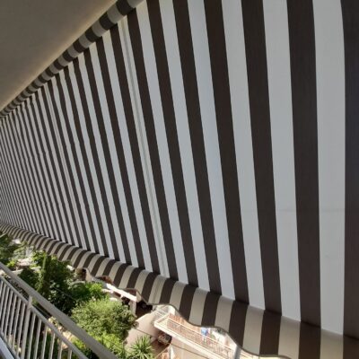 Τέντα με αντηρίδα - Αθήνα Τέντα με αντηρίδα σε μπαλκόνι στην Αθήνα