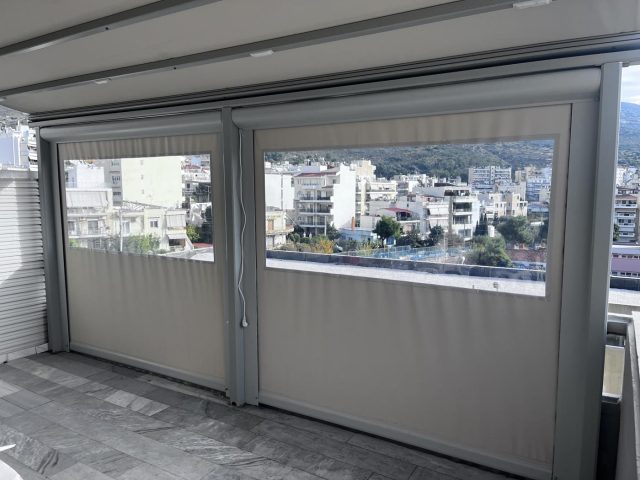 Κάθετη τέντα PVC ζελατίνα στον Άλιμο